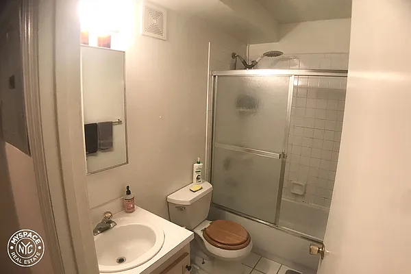 Rented by MySpaceNYC | media 19