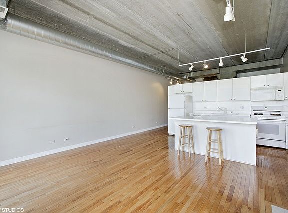 5th image of 1635 W Belmont Ave APT 408