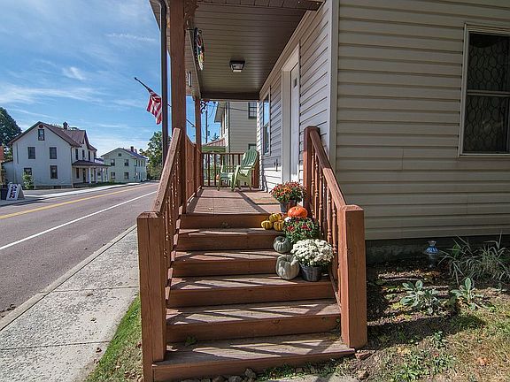 4th image of 206 N Main St