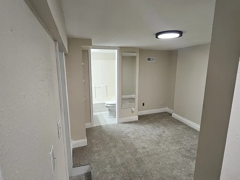 27 Avenue Ln #B — Photo 9