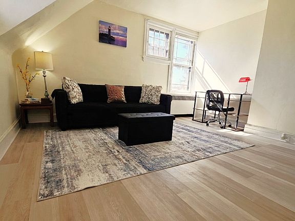 5th image of 37 E Stratford Ave #3
