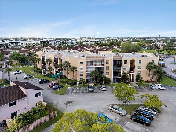 2nd image of 8005 Lake Dr APT 404