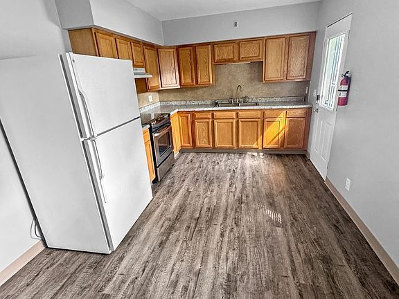 2nd image of 2834 S Burdick St