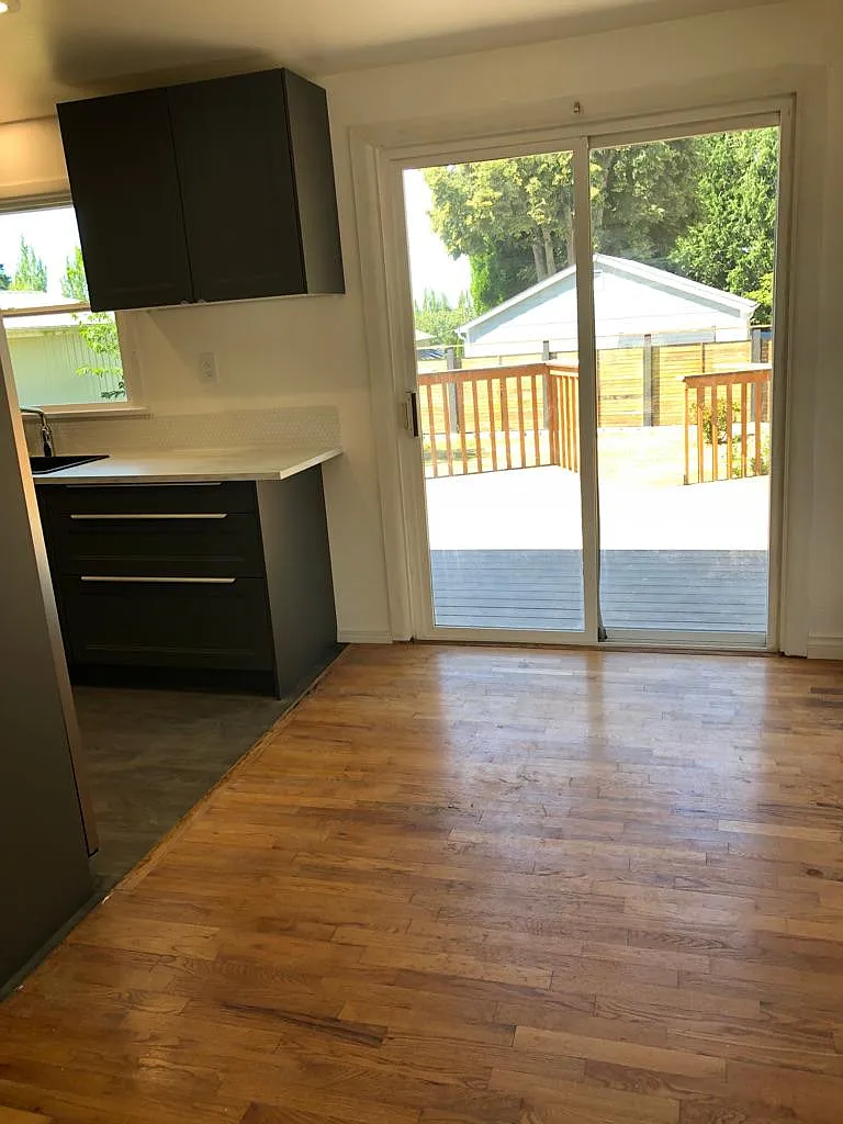 3 bed, 1001 sqft, $2,870 — Photo 4