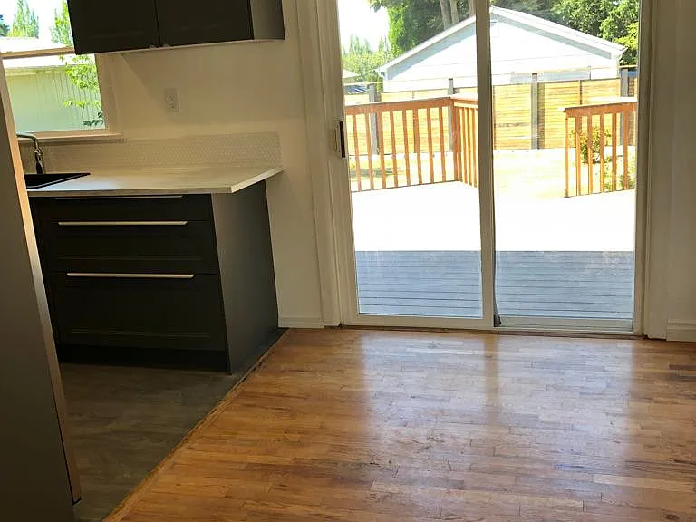 Dining area, doors to deck