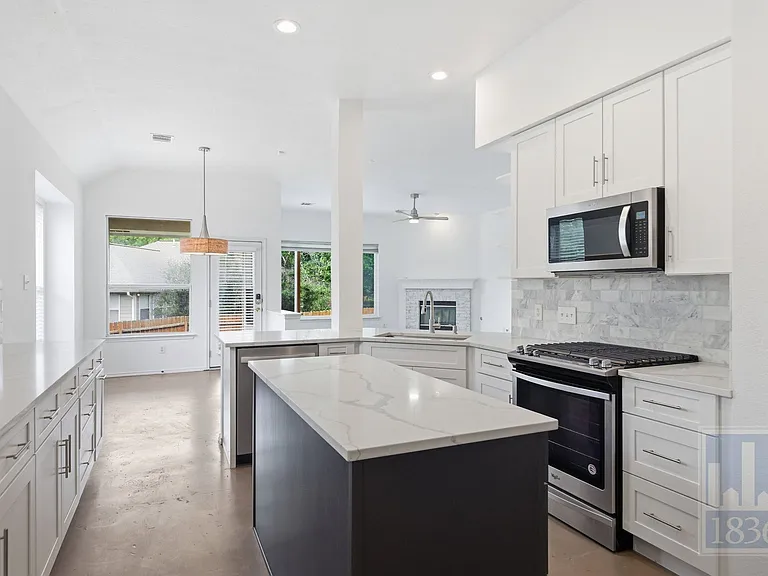2217 Speidel Dr — Photo 5