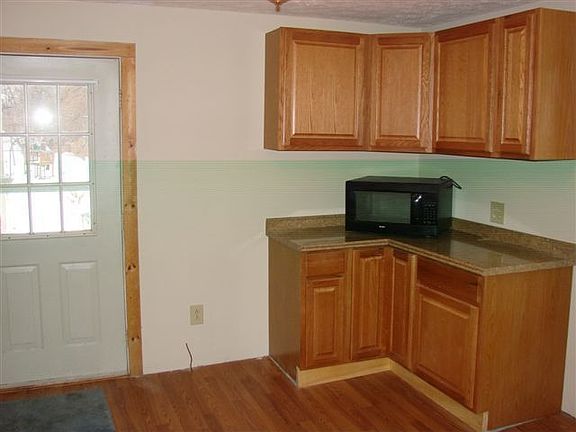 3rd image of 293 Eastwood St