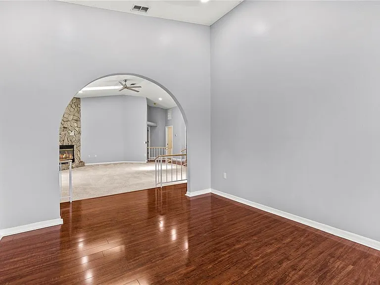 9447 Ashley Dr — Photo 17