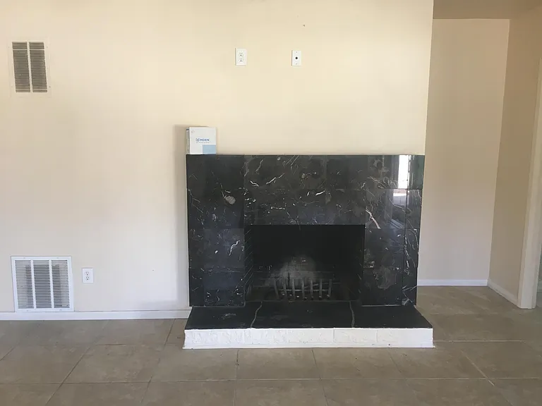 2586 Grandview St — Photo 10