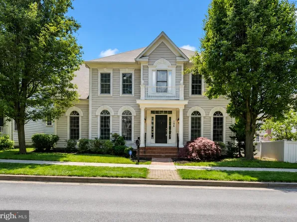 106 Dunloggin Dr, Rockville, MD 20850