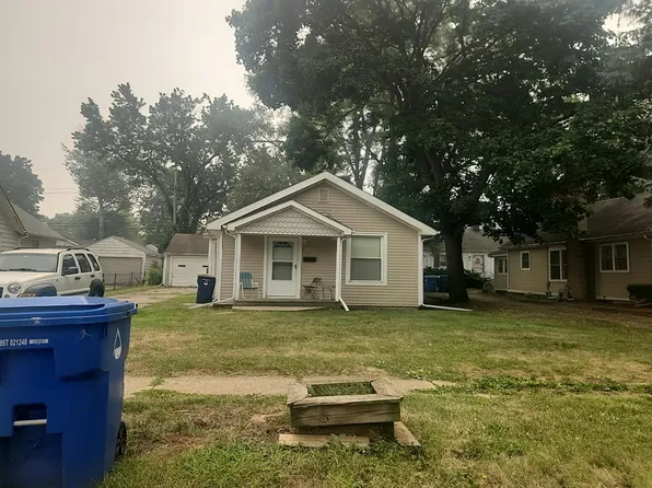 1053 Myrtle Ave, Waterford, MI 48328
