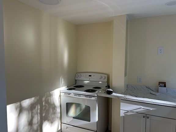 3rd image of 100 South Street