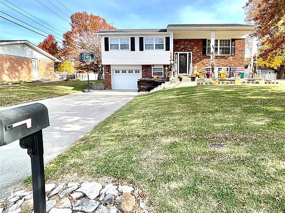 2nd image of 118 Stolze Dr