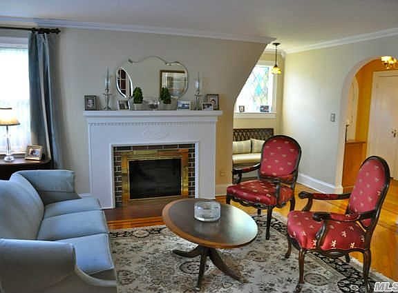 3rd image of 37 De Mott Ave