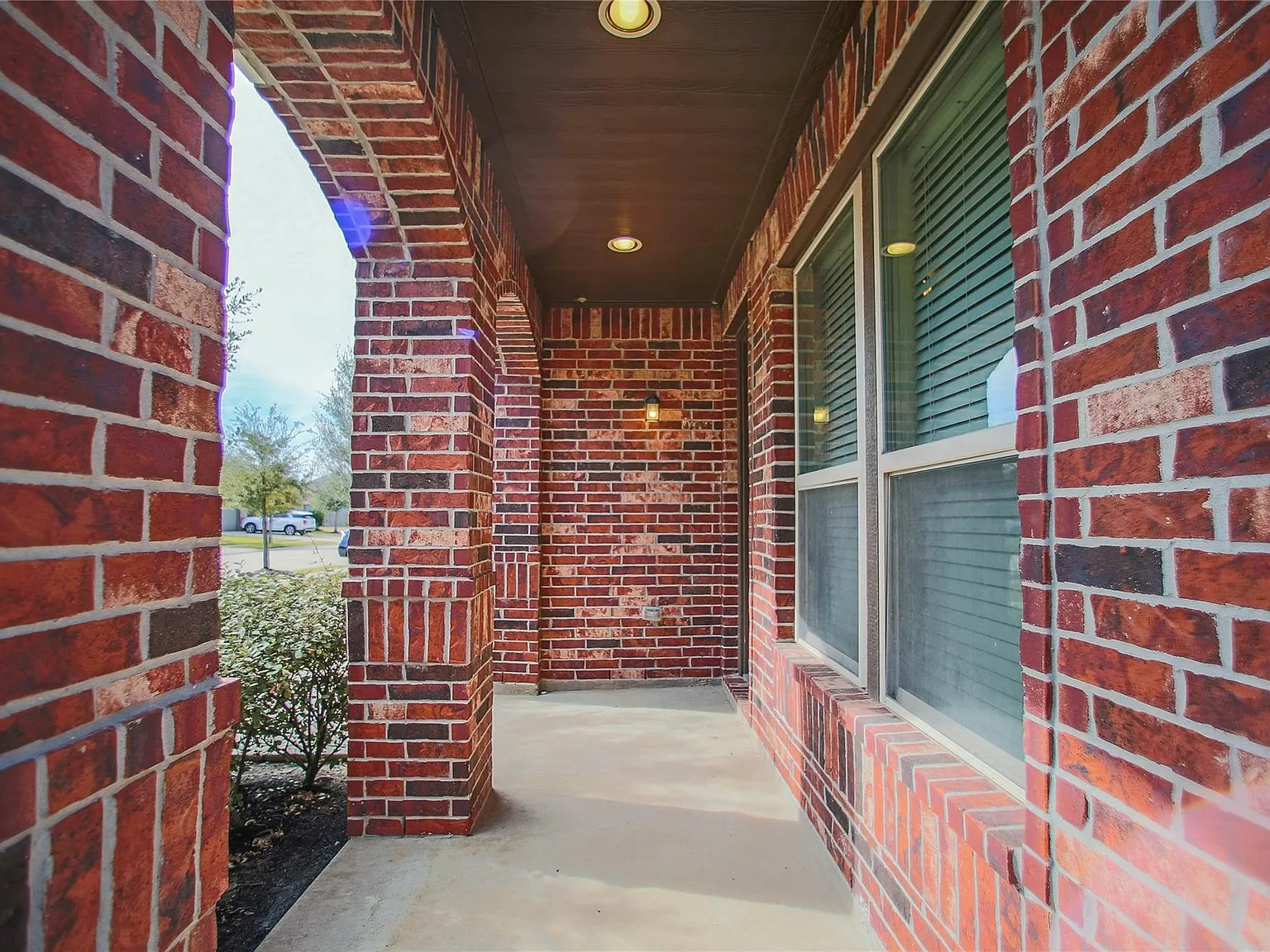 4 bed, 2.5 bath, 2590 sqft, $2,340 — Photo 2