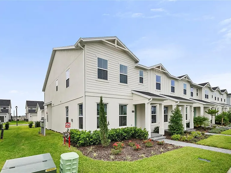 1856 Crowncrest Dr — Photo 2