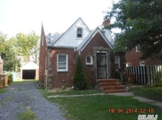76 W Roosevelt Ave, Roosevelt, NY 11575