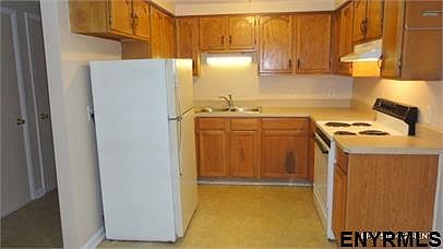 1st image of 35 Parkwood St