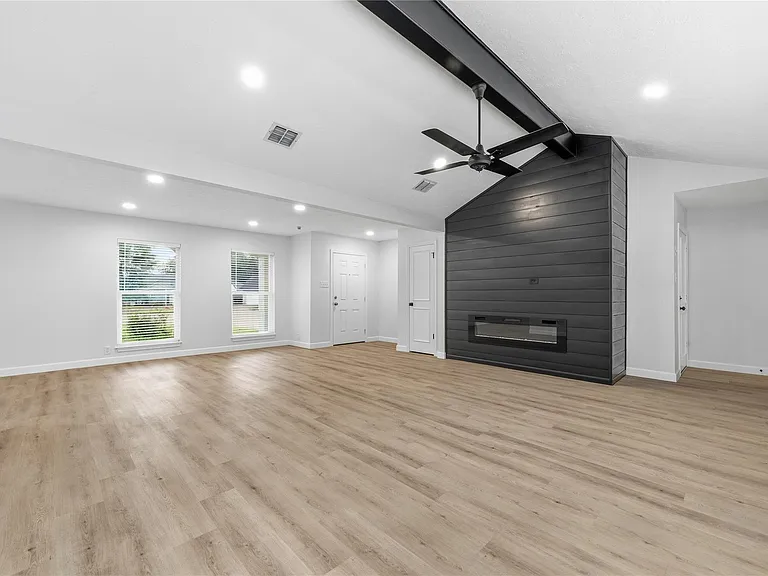 9607 Kemp Forest Dr — Photo 6