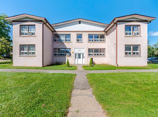 1047 Churchill Ave E #1, Oakville, ON L6H 2A7