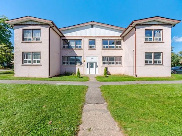 1047 Churchill Ave E #1, Oakville, ON L6H 2A7