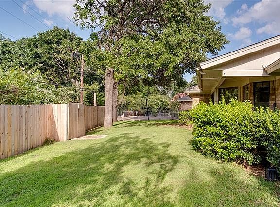 4th image of 4105 Three Oaks Dr