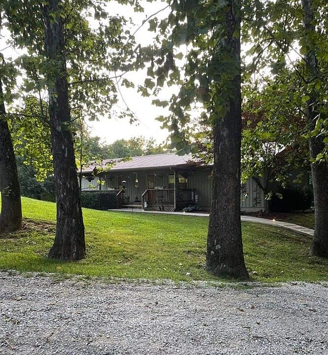 1st image of 450 Roberts Ln