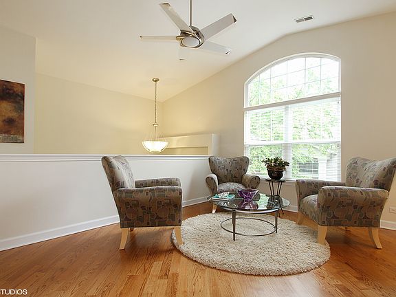 5th image of 2726 Langley Cir
