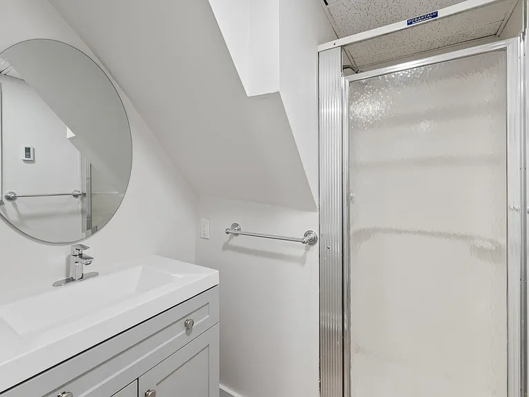 29 Addison St #1R — Photo 10