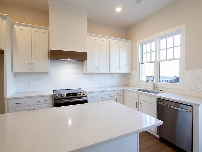 1188 Windsor Dr — Photo 6