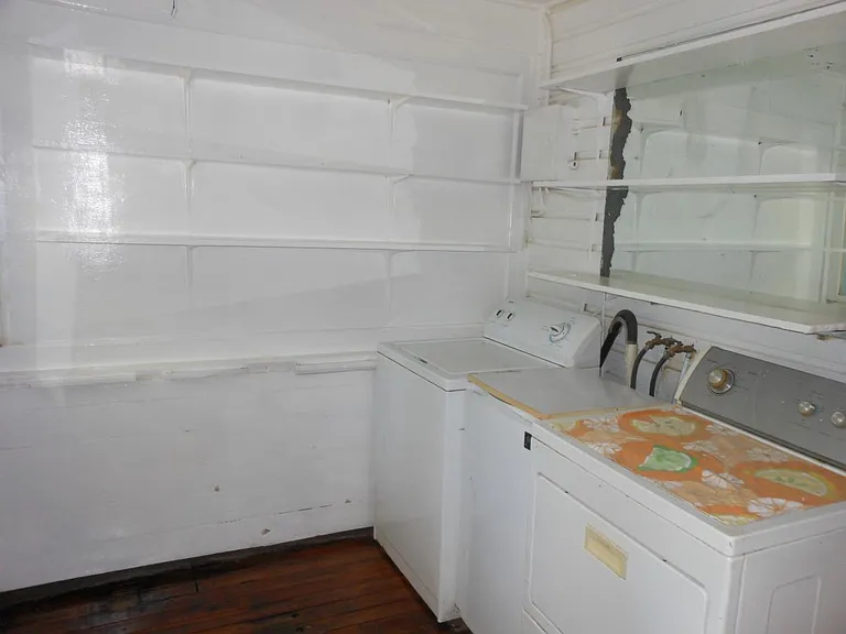 Pantry/Laundry