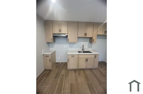 Building Photo - 14248 Gilmore St #1