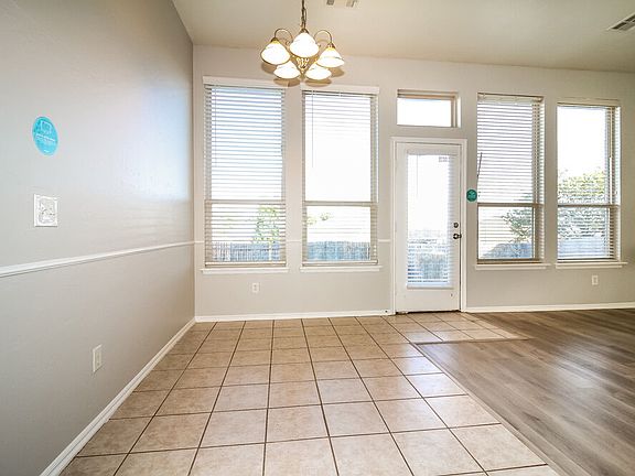 5th image of 608 Applewood St
