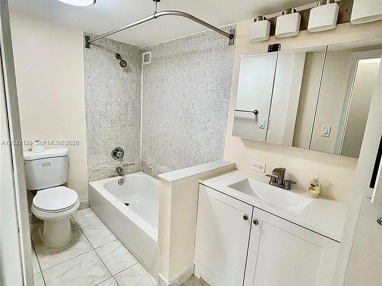 17011 N Bay Rd #1018 — Photo 17