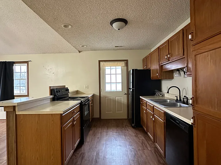 113 S Locust St — Photo 3