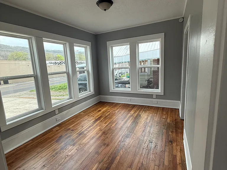 1010 Gault Ave N — Photo 9