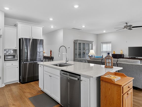 3rd image of 1387 Locals St