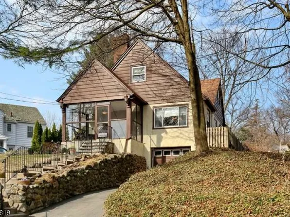 27 Oak Knoll Rd, Glen Rock Boro, NJ 07452