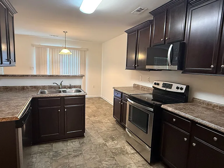 1933 Stoney Point Cir — Photo 3