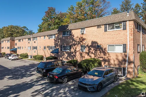 Landon Court Apartments Photo 1
