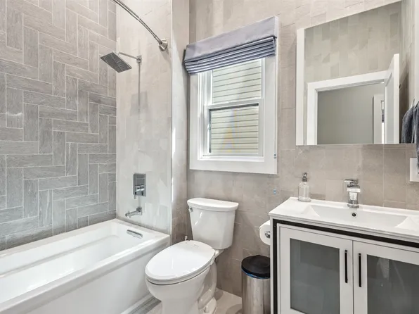 218 Hancock Avenue image 24 of 36