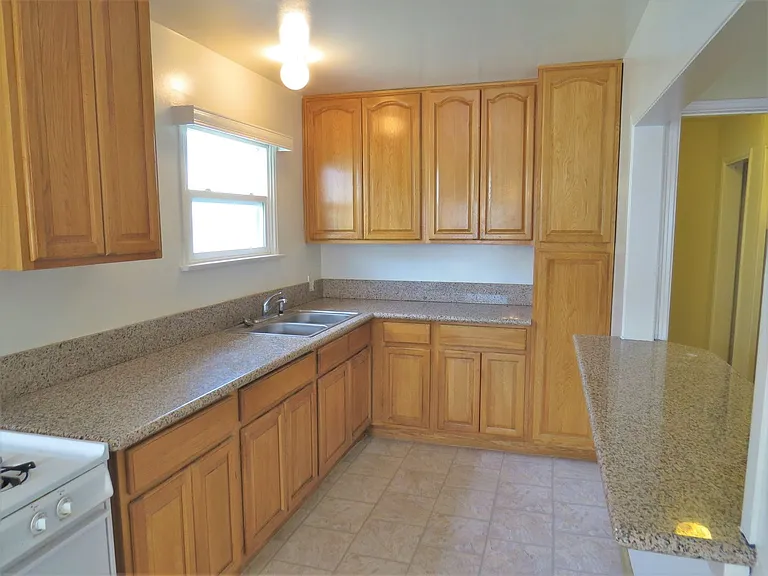 1703 W Balboa Blvd — Photo 6