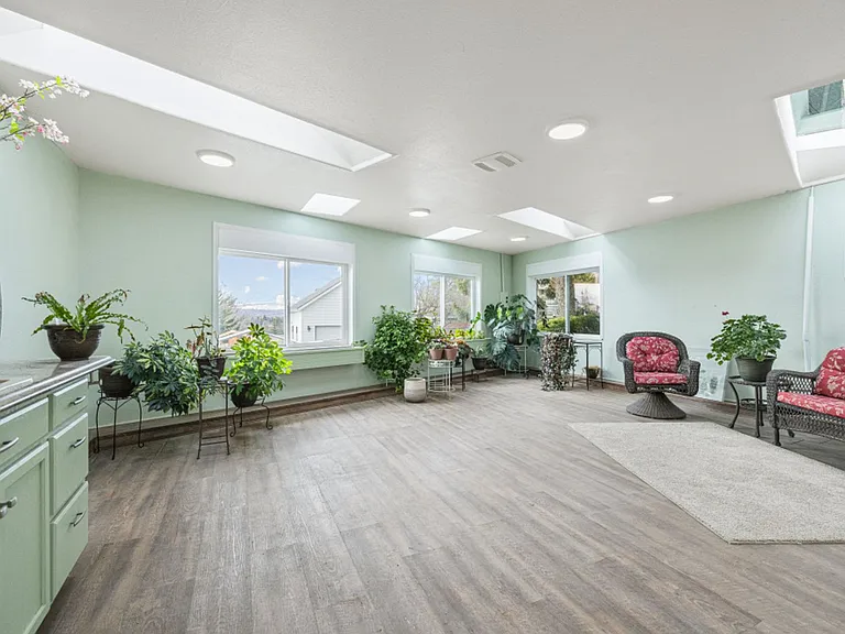 525 Mesa St — Photo 53
