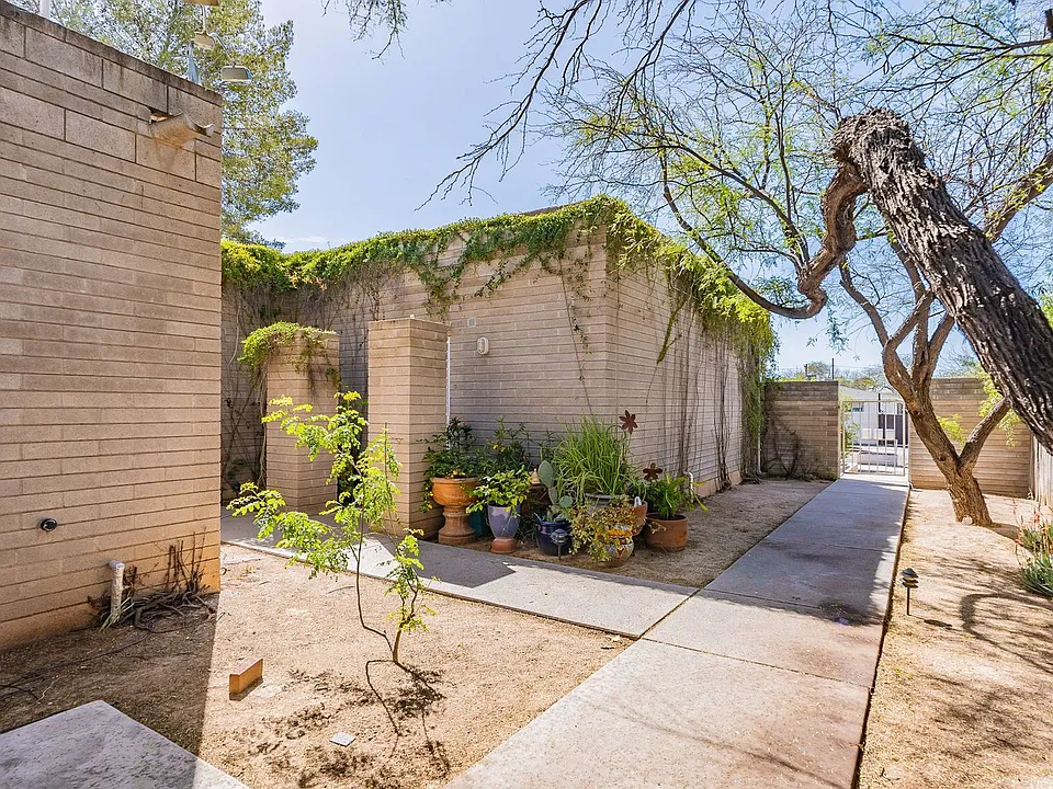 1735 E. 8th St.