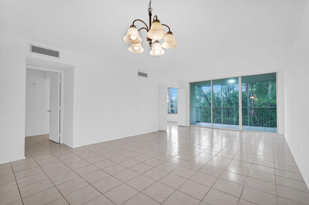 3051 S Palm Aire Drive Unit 308, photo 3