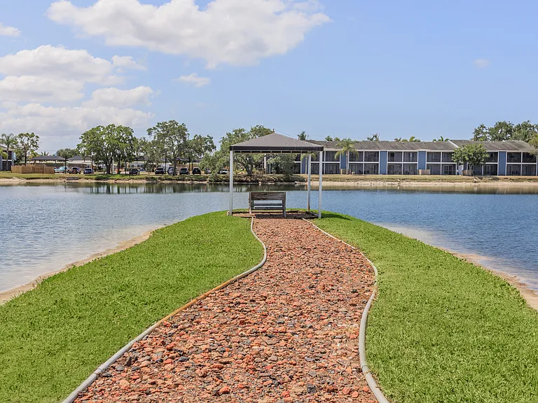Fountain Lake Bradenton — Photo 16