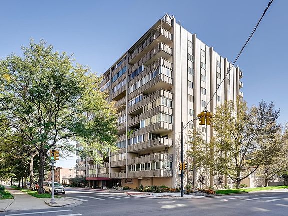 2nd image of 800 N Washington St APT 402