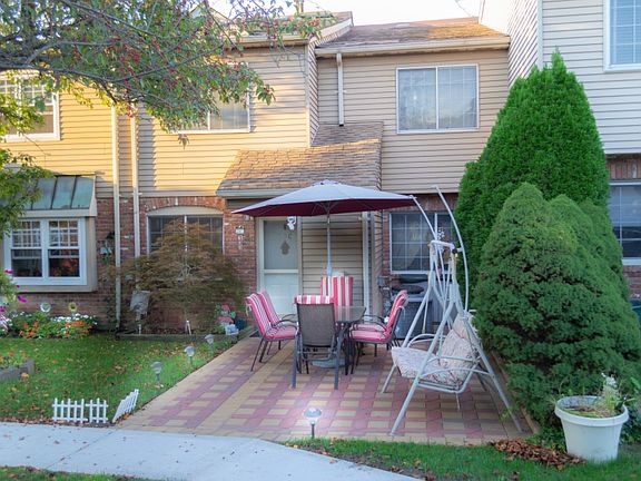 2nd image of 23 E Franklin Ln APT C