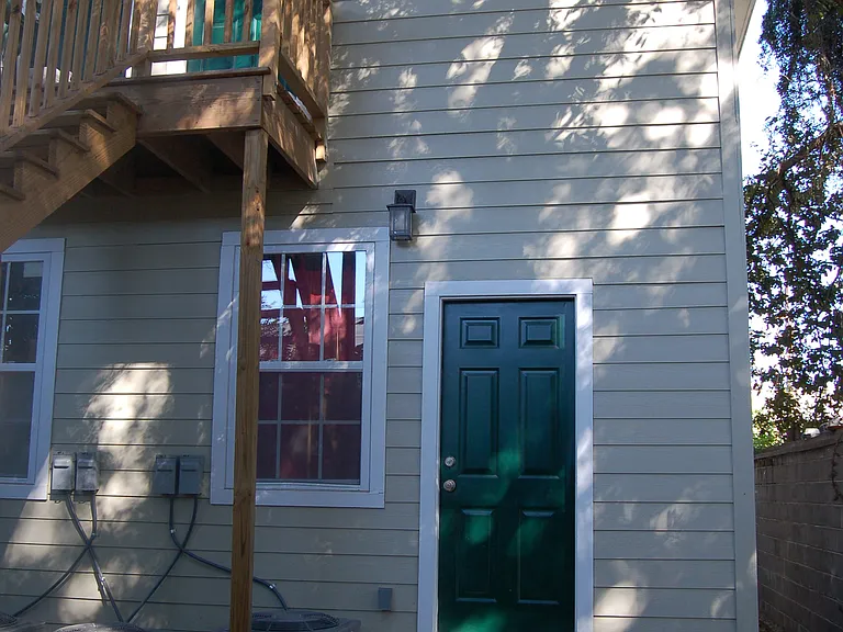1118 Melpomene St #A — Photo 11