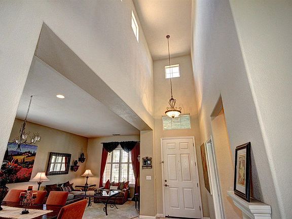5th image of 40 Goldstone Cir